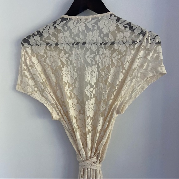 Amuse Society. Cream Lace Maxi Wrap Dress. Size Medium. - Picture 12 of 12